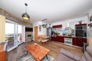 Kuchyňa alebo kuchynka v ubytovaní Apartman Sipina 2