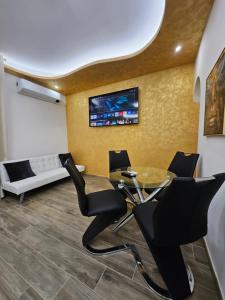 a living room with a table and chairs and a couch at La suite (Sole) in Lido di Pomposa