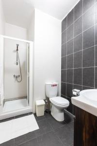 a bathroom with a toilet and a shower and a sink at A Bright & Lovely 2 Bedroom Apartment 1 minute walk from promenade apartment 3 in Il-Gżira