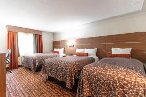 Ένα ή περισσότερα κρεβάτια σε δωμάτιο στο Kalika Hotel
