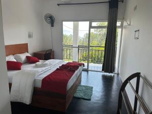 Postel nebo postele na pokoji v ubytování T-More Hotel & Hostel