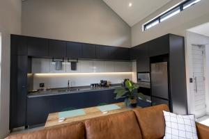 Кухня или мини-кухня в Luxurious Upmarket Apartment
