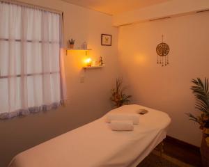 a room with a table with towels on it at Le Chatelet in San Martín de los Andes