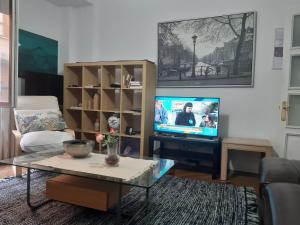 Μια τηλεόραση ή/και κέντρο ψυχαγωγίας στο Espacioso 140 m2 y calidad a 250 metros playa y puerto deportivo 5hab 2 baños VUT2917AS