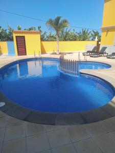 Bazén v ubytování Alojamiento Sunshine Paradise nebo v jeho okolí