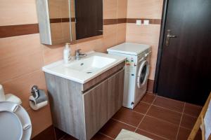 a bathroom with a sink and a washing machine at Gravanis IR Home in Pesádha