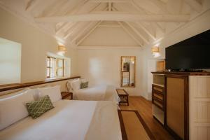 Un pat sau paturi într-o cameră la Hotel La Corada +169 fotografii