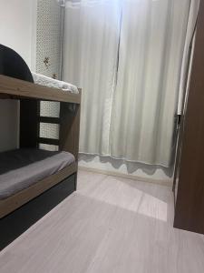Ένα ή περισσότερα κρεβάτια σε δωμάτιο στο Apartamento em Copacabana Posto 3