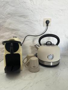 a tea kettle and toaster sitting on a counter at O Mylos in Ermoupoli