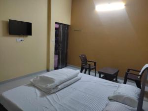 Cama ou camas em um quarto em Mahadev Retreat