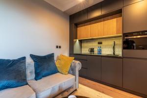 a living room with a couch and a kitchen at Góralski Resort Pool & SPA in Białka Tatrzańska