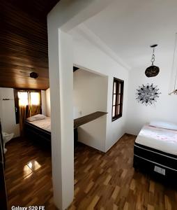 Ένα ή περισσότερα κρεβάτια σε δωμάτιο στο Top Houses Econômica de 2 quartos Arraial 300m do Centro