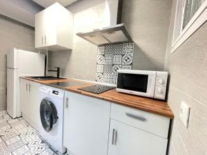 A kitchen or kitchenette at Elegance Plaza - Salou Suites