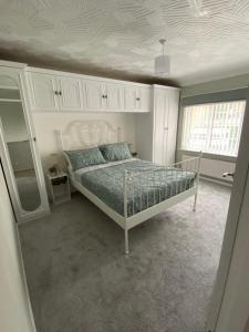 a bedroom with a bed and a mirror at The Marlene - Lovely 3-Bed Home - Free WIFI & Parking - Short or Long Stays in Burton upon Trent