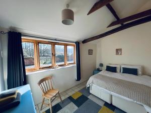 Katil atau katil-katil dalam bilik di Little Owl Cottage