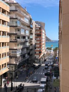 a view of a city street with buildings and the ocean at Casa de Feliz in Calpe