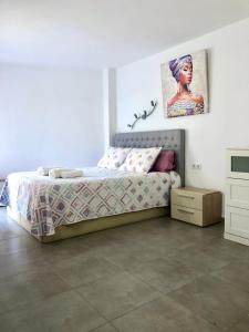 a bedroom with a bed and a dresser at Casa de Feliz in Calpe