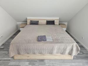 Postel nebo postele na pokoji v ubytování Apartment Weikersheim II