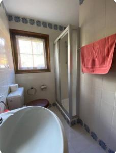 Charming apartment with great view的一间浴室