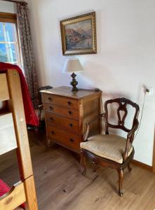 Charming apartment with great view的休息区