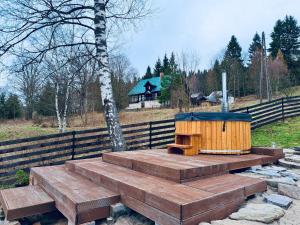 Fotografie z fotogalerie ubytování Chata nad Dziką Orlicą z jacuzzi v destinaci Poniatów