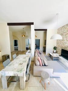 a living room with a couch and a table at Le Théâtro in Orange