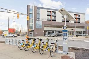 a row of bikes parked on a city street at CozySuites l Chic 1BR Bottleworks Indy #5 in Indianapolis
