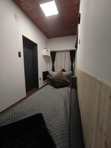 Morrison Apartments tesisinde bir odada yatak veya yataklar
