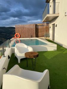 a backyard with a swimming pool and green grass at DOURO BROTHERS in Resende