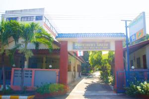 Fotografie z fotogalerie ubytování Sichang Shine Khao Resort v destinaci Ko Si Chang + 16 fotografií