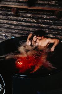 two people bathing in a bath tub at Spa-hotel Dobrynia in Odesa