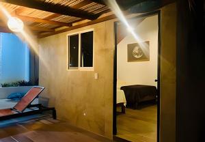 Postel nebo postele na pokoji v ubytování Casa Las Palmas Playa La Saladita + 279 fotografií