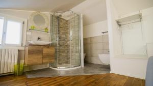 Bilik mandi di Ca Ballarin B&B