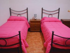 Tempat tidur dalam kamar di Ostello Marello