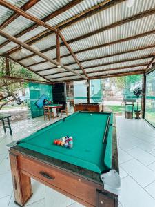 Biliár nebo kulečník v ubytování Village dos Pássaros + 37 fotografií