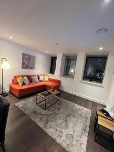 Area tempat duduk di New Apartment for 8 20 mins Central London BP153