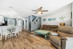 Khu vực ghế ngồi tại Mimi's Beach Bungalow