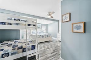 Giường trong phòng chung tại Mimi's Beach Bungalow +32 ảnh