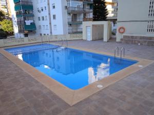 Bazén v ubytování BENIDORM PLAYA LEVANTE nebo v jeho okolí