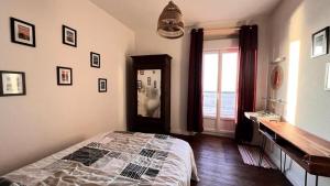 Posteľ alebo postele v izbe v ubytovaní Résidence 720-pleneuf Val Andre - Maison typique situé en plein sur la digue du Val-André. MAE-2844