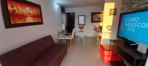 TV a/nebo společenská místnost v ubytování Espectacular apartamento de 3 habitaciones con piscina y parqueadero privado Excelente Relacion Precio Calidad Puntaje