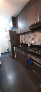 Kuchyň nebo kuchyňský kout v ubytování Espectacular apartamento de 3 habitaciones con piscina y parqueadero privado Excelente Relacion Precio Calidad Puntaje