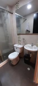 Koupelna v ubytování Espectacular apartamento de 3 habitaciones con piscina y parqueadero privado Excelente Relacion Precio Calidad Puntaje