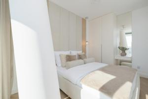En eller flere senge i et værelse på Wave Międzyzdroje Luxury Apartment MORENORENT