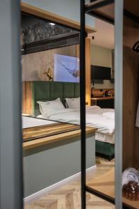 Ένα ή περισσότερα κρεβάτια σε δωμάτιο στο B.G Luxury Suites +10 φωτογραφίες