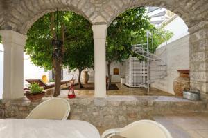 A balcony or terrace at LIVIN Hydra Garden Suite