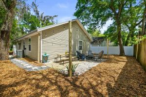 a small shed with a table and chairs in a yard at Peaceful Pearl Retreat- 5 Minutes to Downtown, 10 Minutes to Beach in Saint Augustine