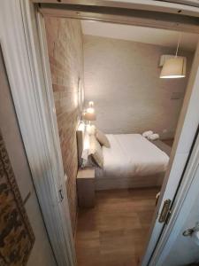 Una cama o camas en una habitación de Cosy apartamento en La Latina 3 fotos más