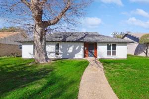 ダラスにあるDallas Retreatの庭木白家