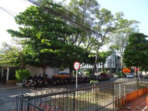 a group of motorcycles parked on the side of a street at Apartamento en el sur de Cali in Cali